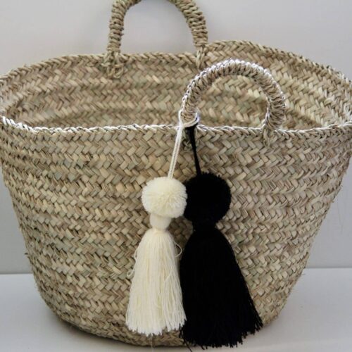 Opbevaringskurv med sort/ hvid kvast