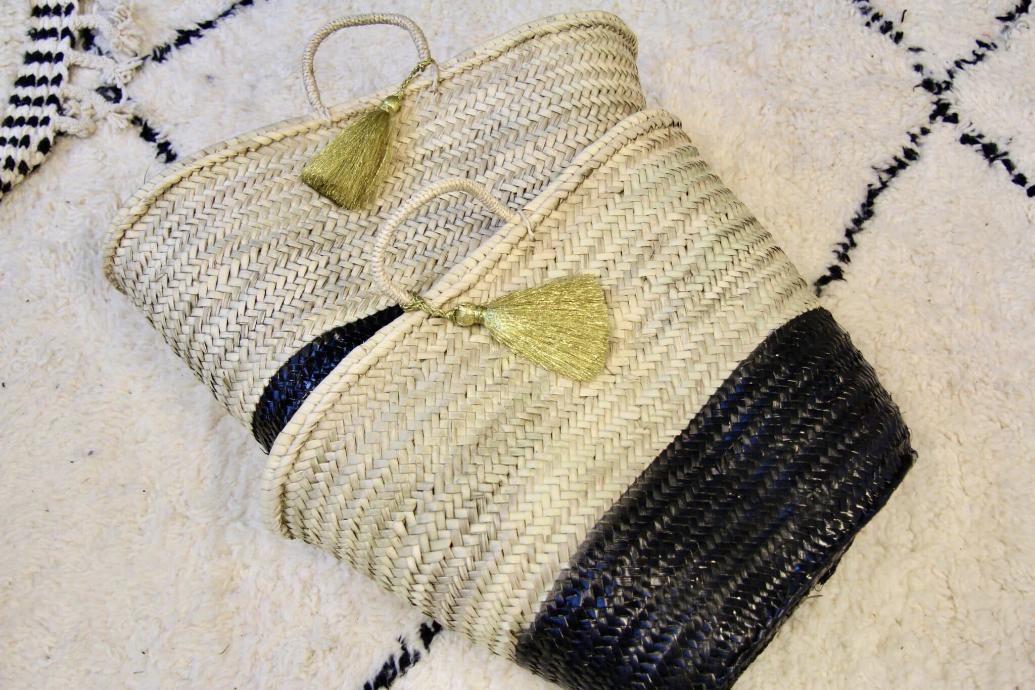 Opbevaringskurv/ taske -sort / natur med guld kvast 4 Opbevaringskurv/ taske -sort / natur med guld kvast - Image 4