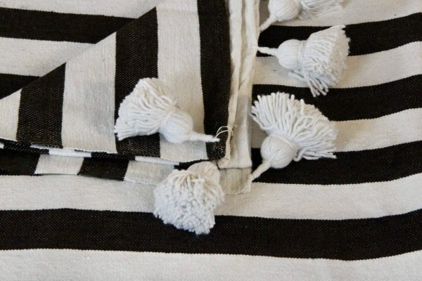 Marokkansk pom pom tæppe – brun